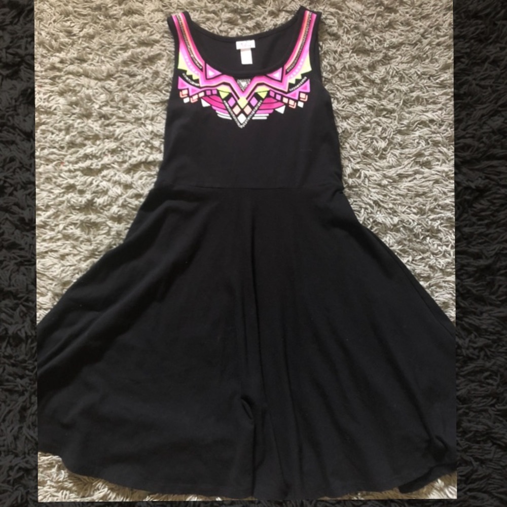 A casual summer dress. Nice for any event ☀️.